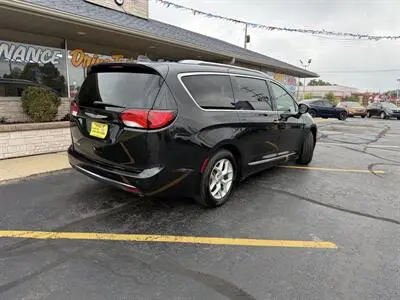 2018 Chrysler Pacifica Touring L Plus photo 5