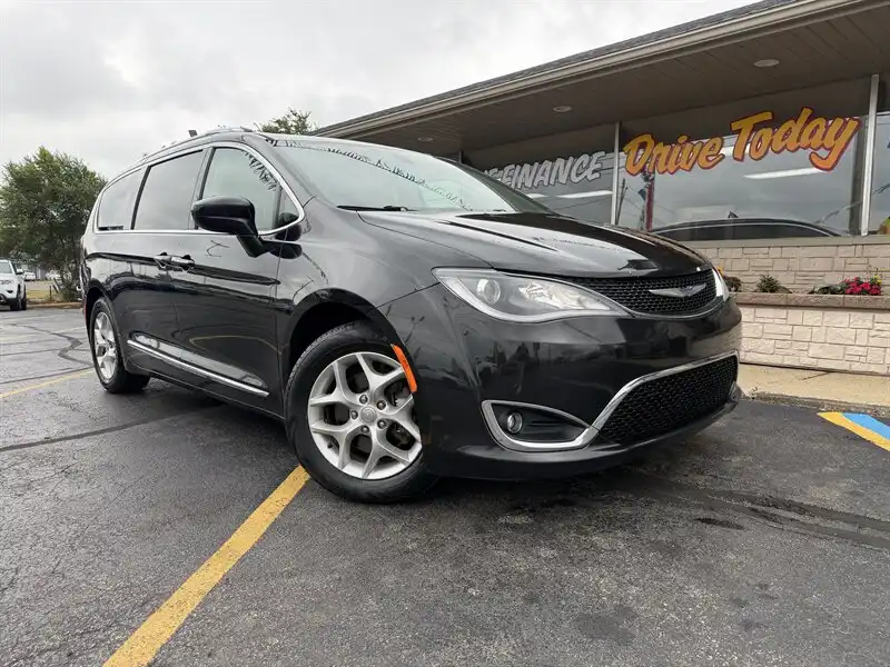 2018 Chrysler Pacifica Touring L Plus's photo