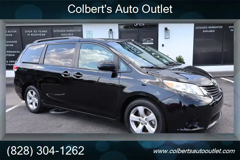 2011 Toyota Sienna LE V6 7-Passenger Access Seat's photo