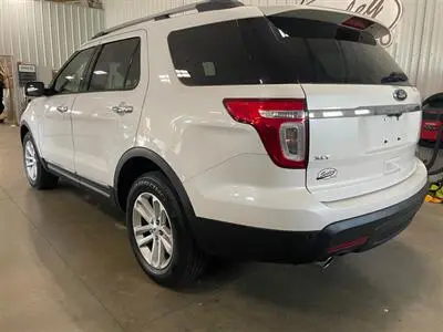 2015 Ford Explorer XLT photo 3