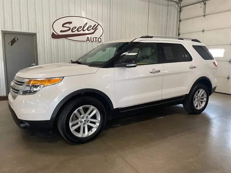 2015 Ford Explorer XLT photo 1