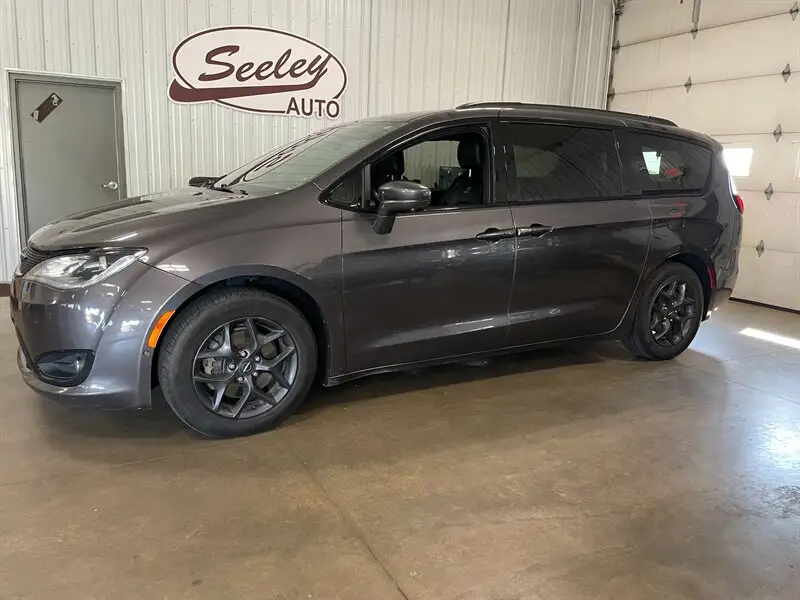 2018 Chrysler Pacifica Touring L Plus photo 1