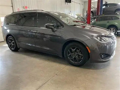 2018 Chrysler Pacifica Touring L Plus photo 5