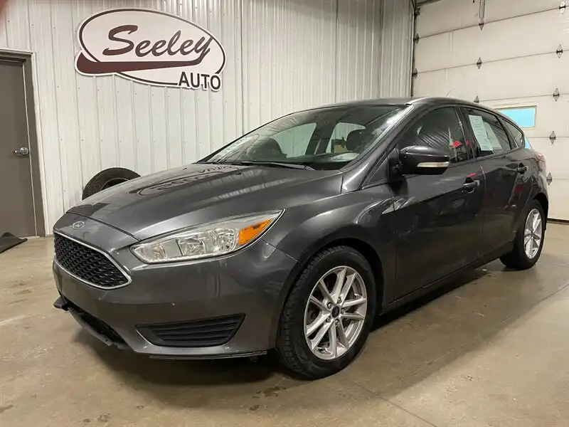 2017 Ford Focus SE Hatchback's photo
