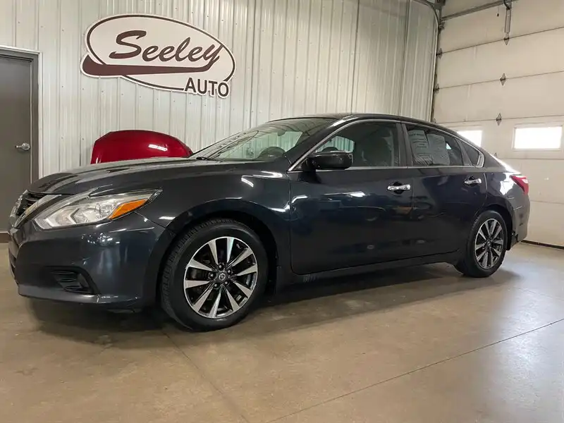 2016 Nissan Altima 2.5 SV's photo