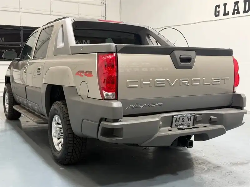 2002 Chevrolet Avalanche 4x4 2500 Series's photo