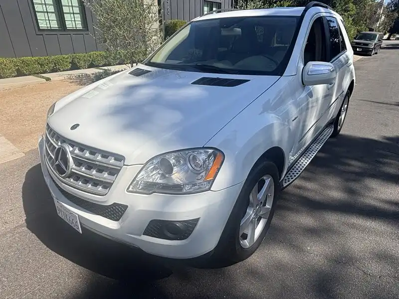 2010 Mercedes-Benz M-Class ML350 BlueTEC's photo