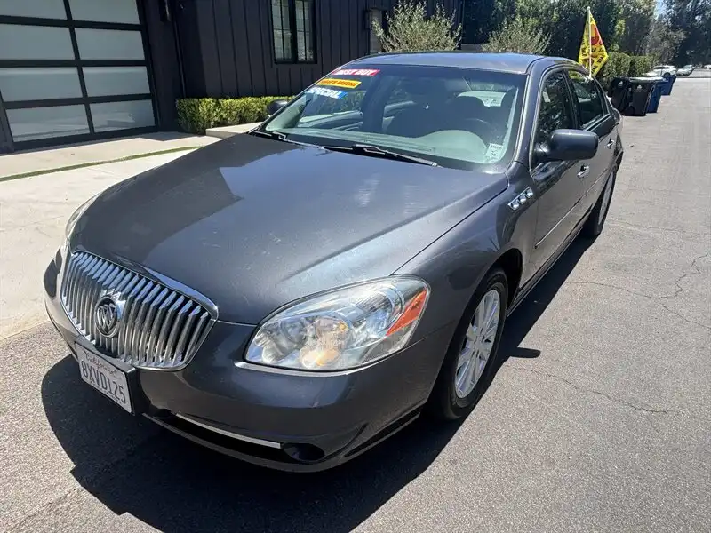 2011 Buick Lucerne CX's photo
