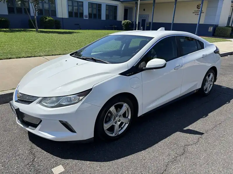2017 Chevrolet Volt LT's photo