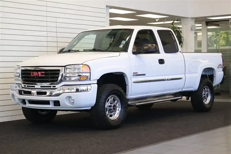 2005 GMC Sierra SLE 4WD Extended Cab SWB's photo