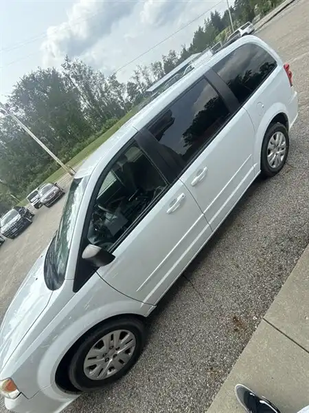 2017 Dodge Grand Caravan SE's photo