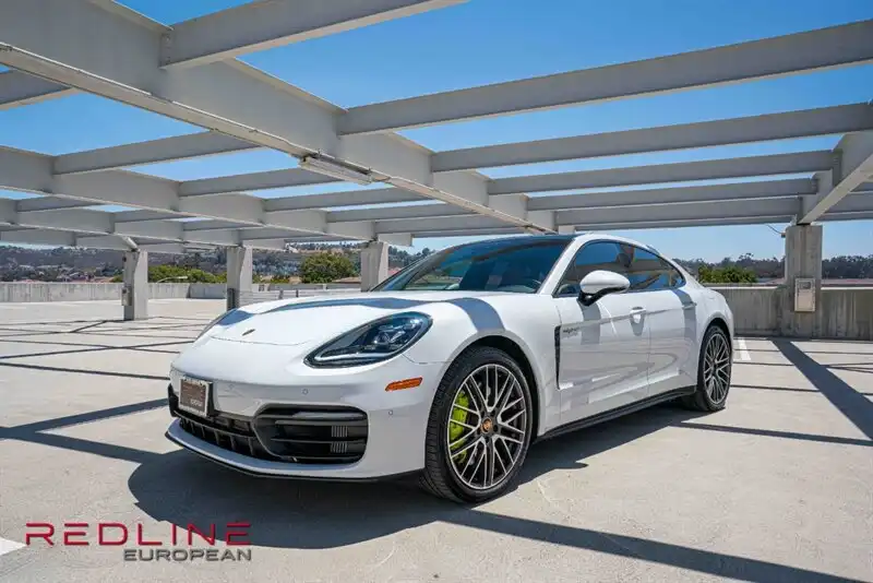 2022 Porsche Panamera 4 E-Hybrid's photo