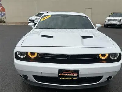 2018 Dodge Challenger SXT photo 2