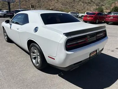 2017 Dodge Challenger SXT photo 5