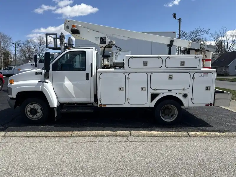 2005 GMC TopKick's photo