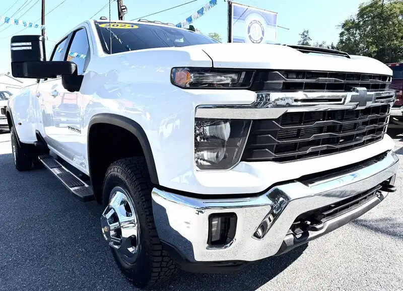 2024 Chevrolet Silverado HD LT 4WD Crew Cab Long Box DRW's photo