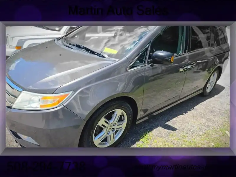 2013 Honda Odyssey Touring's photo