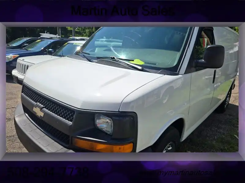 2010 Chevrolet Express 2500 Work Van HD's photo