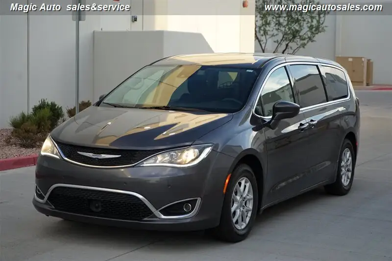 2020 Chrysler Pacifica Touring photo 1