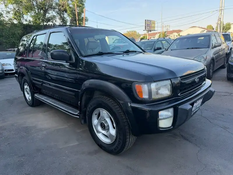 1999 INFINITI QX30 Base's photo
