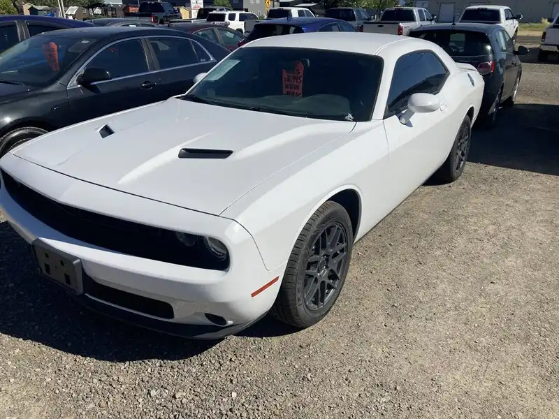 2020 Dodge Challenger SXT Auto's photo