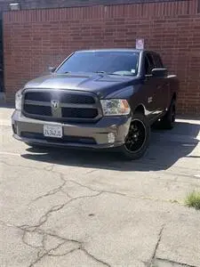 2016 RAM 1500 Express Crew Cab 5'7 photo 2