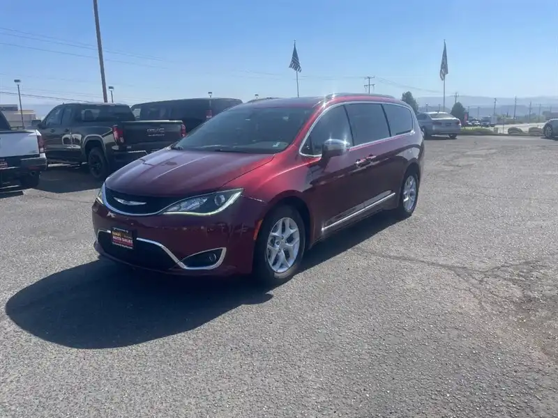 2020 Chrysler Pacifica Limited's photo