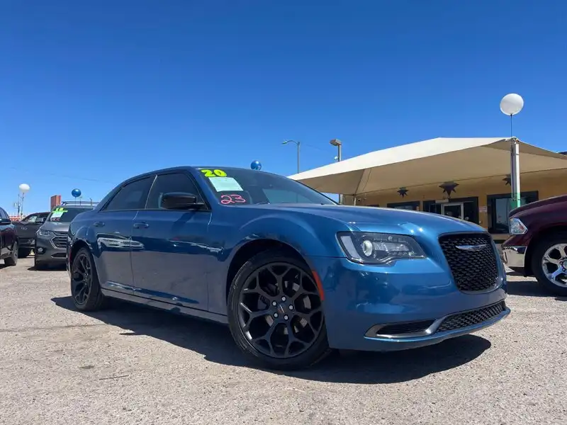 2020 Chrysler 300 Touring's photo