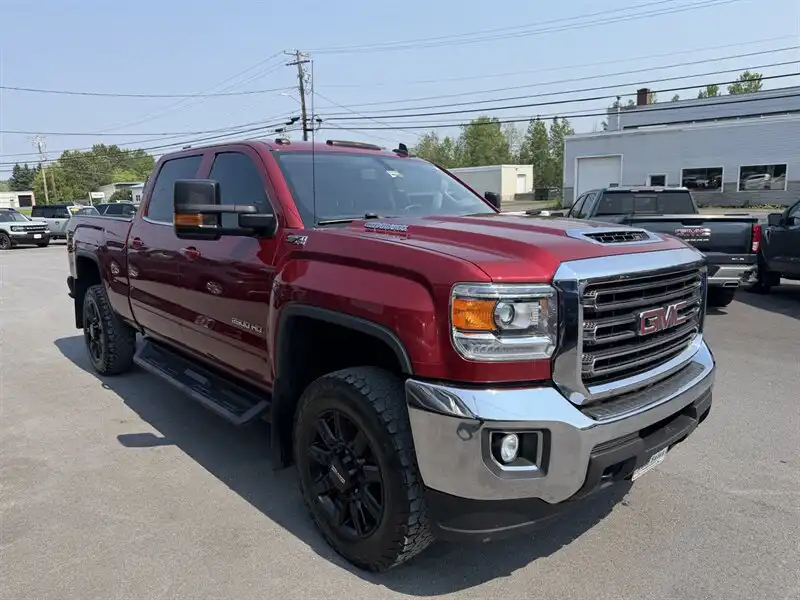 2018 GMC Sierra 4WD Crew Cab Long Box SLE's photo