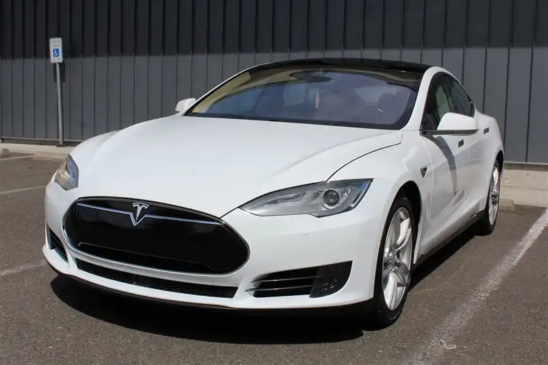 2015 Tesla Model S 85D's photo