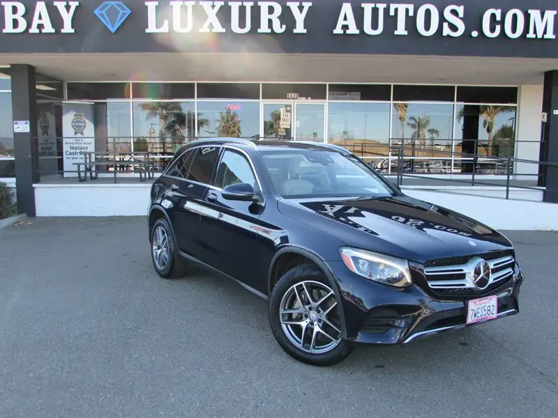 2017 Mercedes-Benz GLC GLC300 4MATIC photo 1