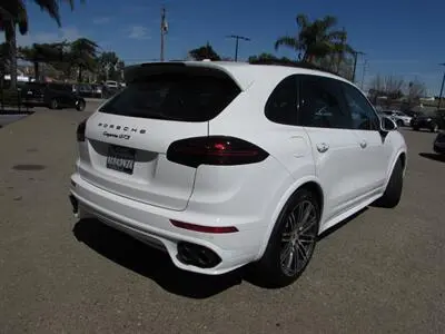 2016 Porsche Cayenne GTS photo 4