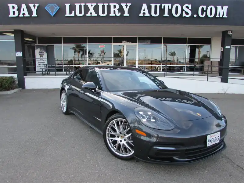 2018 Porsche Panamera Base's photo