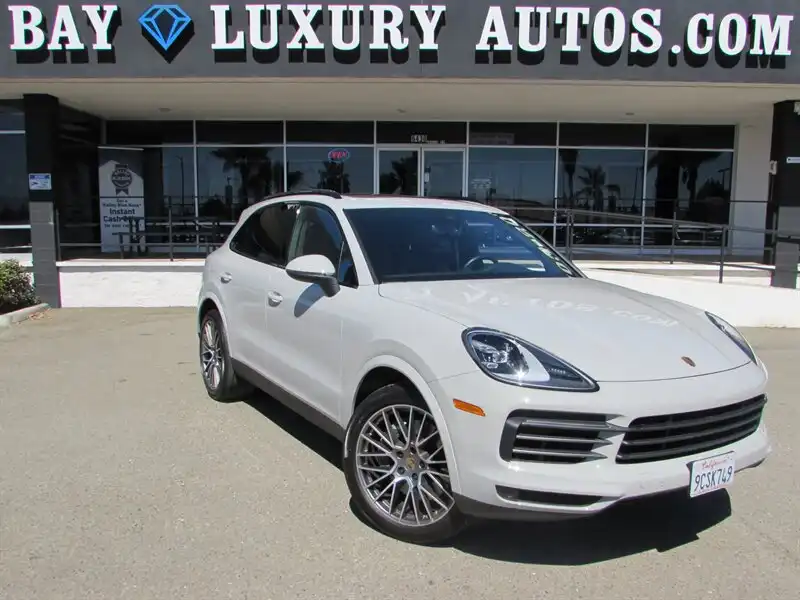 2022 Porsche Cayenne Platinum Edition's photo
