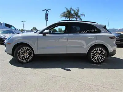2022 Porsche Cayenne Platinum Edition photo 4