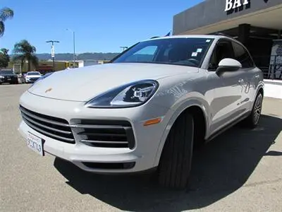 2022 Porsche Cayenne Platinum Edition photo 3
