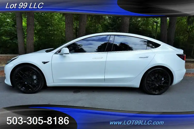 2019 Tesla Model 3 Rear-Wheel Drive Mid Range's photo