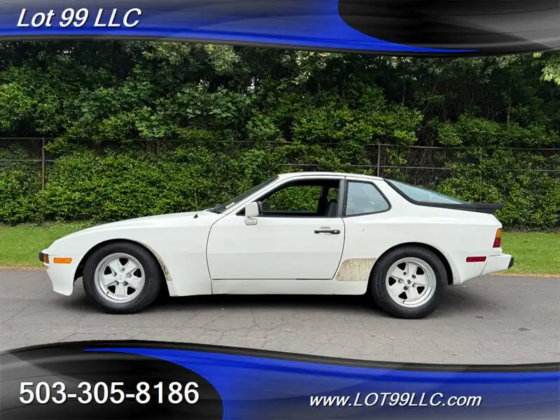 1984 Porsche 944 5 Speed Manual Clean Title No Rust Runs and Drives Great Hatchback RWD's photo