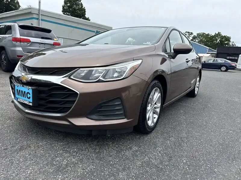 2019 Chevrolet Cruze LS Auto's photo