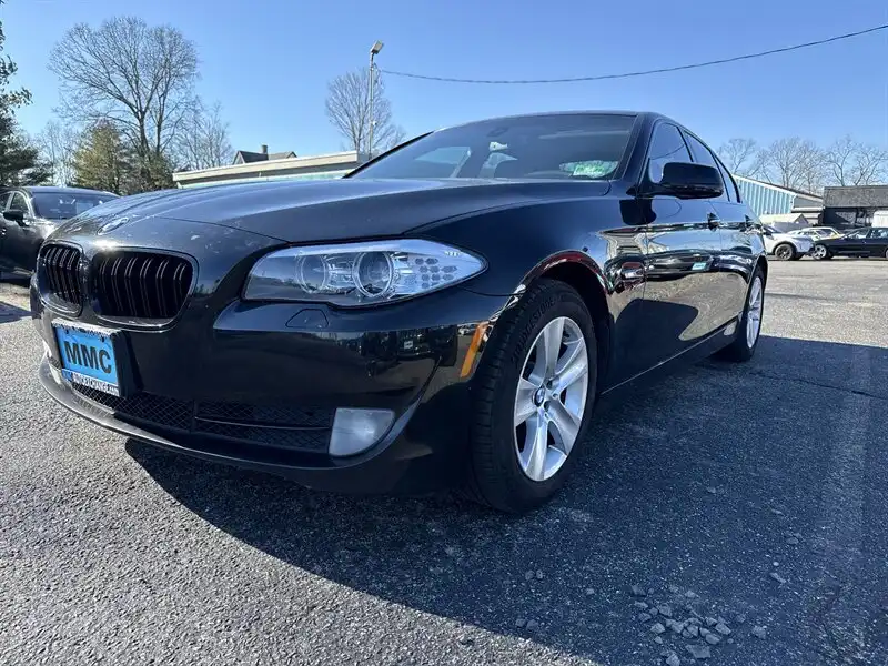 2012 BMW 5 Series 528i xDrive Sedan's photo