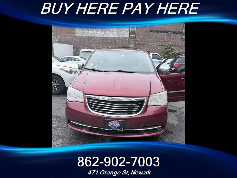 2012 Chrysler Town & Country Touring-L's photo
