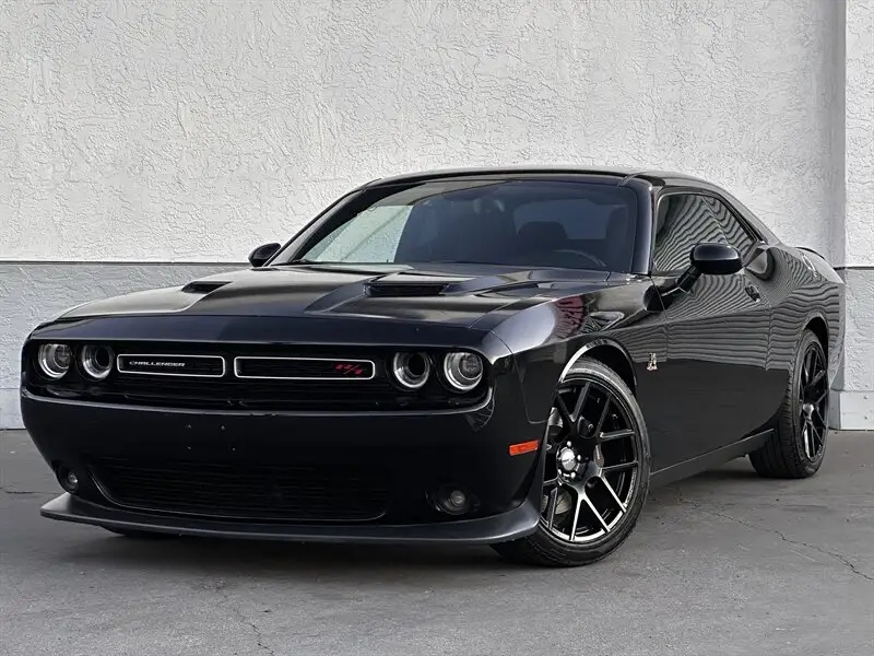 2015 Dodge Challenger Scat Pack photo 1