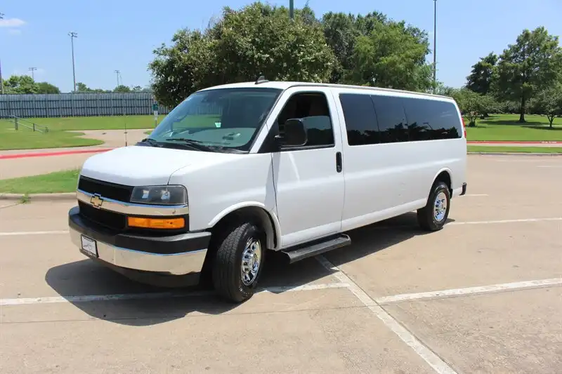 2020 Chevrolet Express 3500 LT Extended's photo