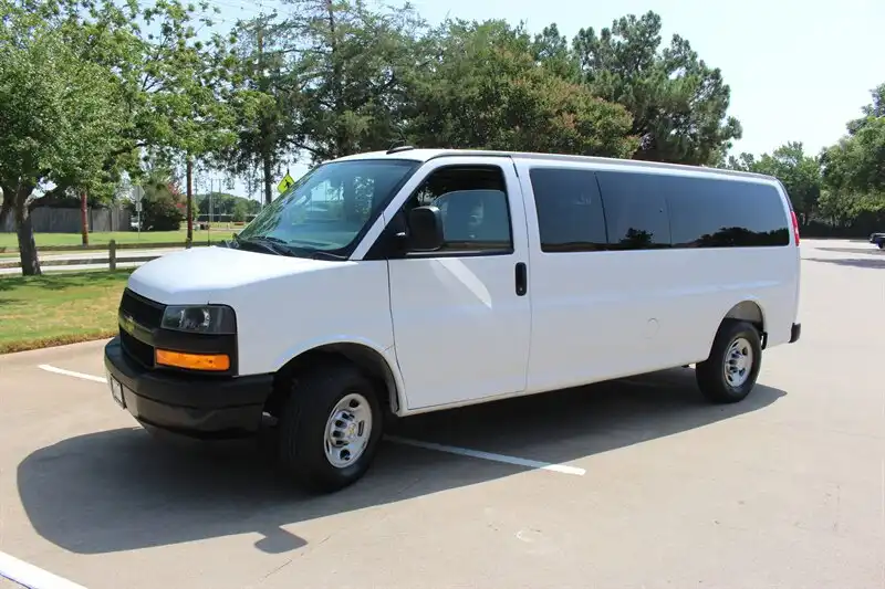 2025 Chevrolet Express 3500 LS Extended's photo