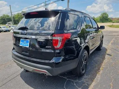 2017 Ford Explorer XLT 4WD photo 5