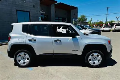 2016 Jeep Renegade Sport 4x4 photo 2