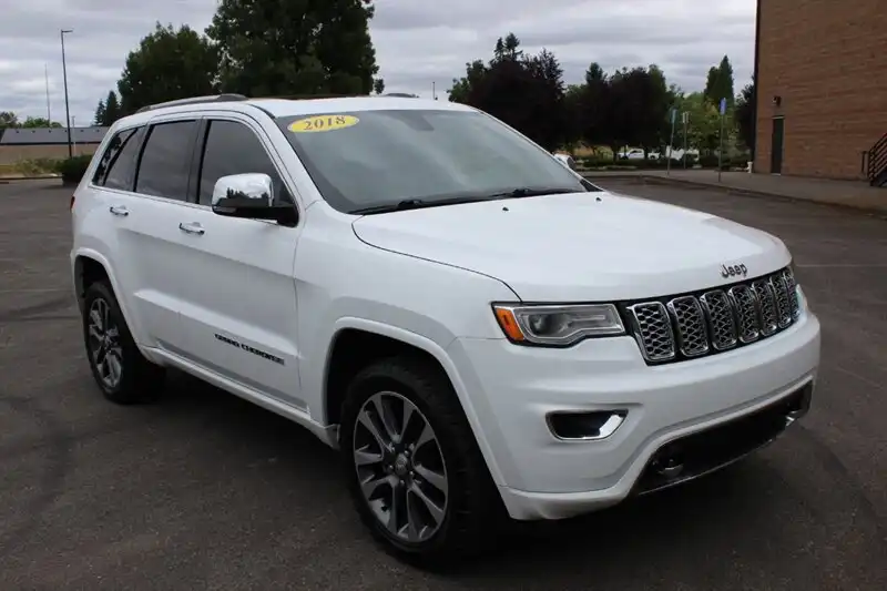 2018 Jeep Grand Cherokee Overland 4WD's photo