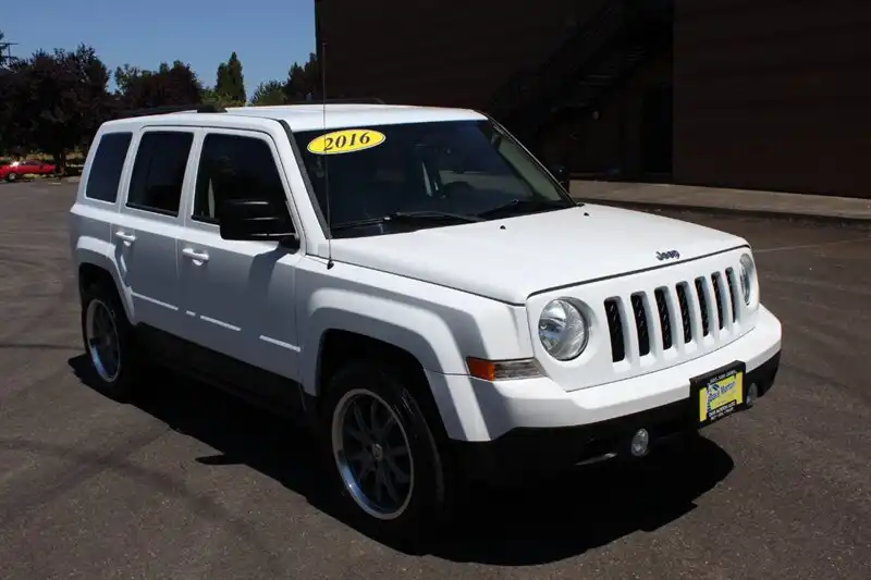 2016 Jeep Patriot Sport's photo
