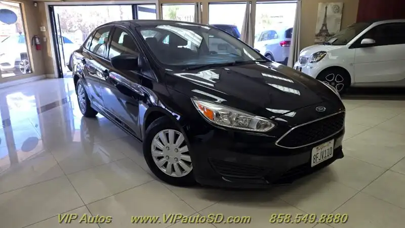 2018 Ford Focus Sedan S's photo