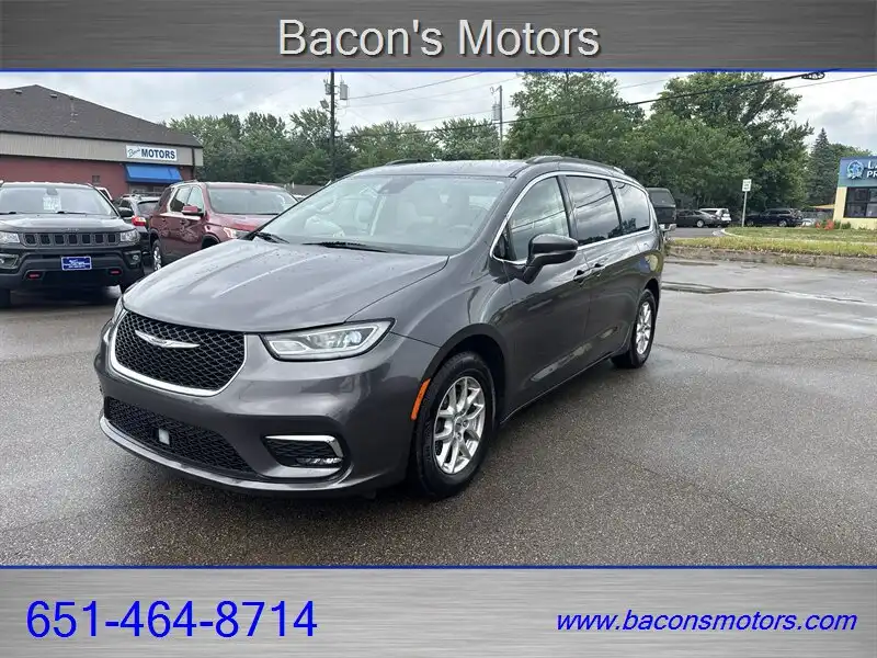 2022 Chrysler Pacifica Touring L's photo